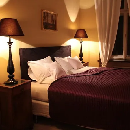 Daire Aparthotel Golden Cracow 3*